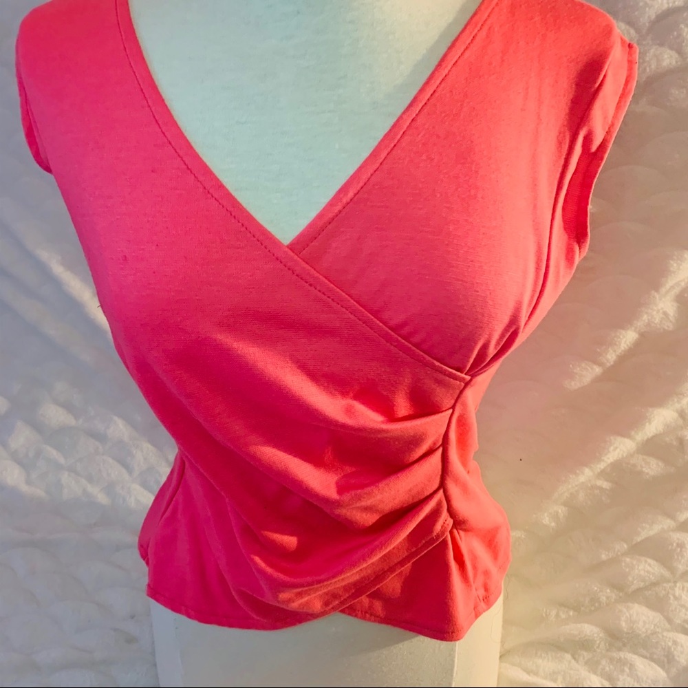 💎5/$25💎 Cute Pink/Coral V-Neck Top